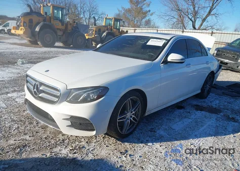 2017 Mercedes-Benz E 300 4Matic z USA, uszkodzony, nr VIN WDDZF4KB3HA061074